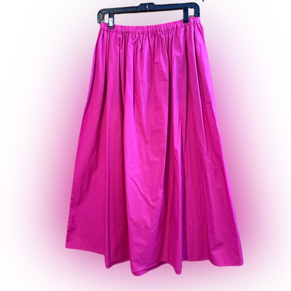 Vibrant Pink A-Line Skirt
That's oversize, it looks like a medium. - Picture 3 of 5